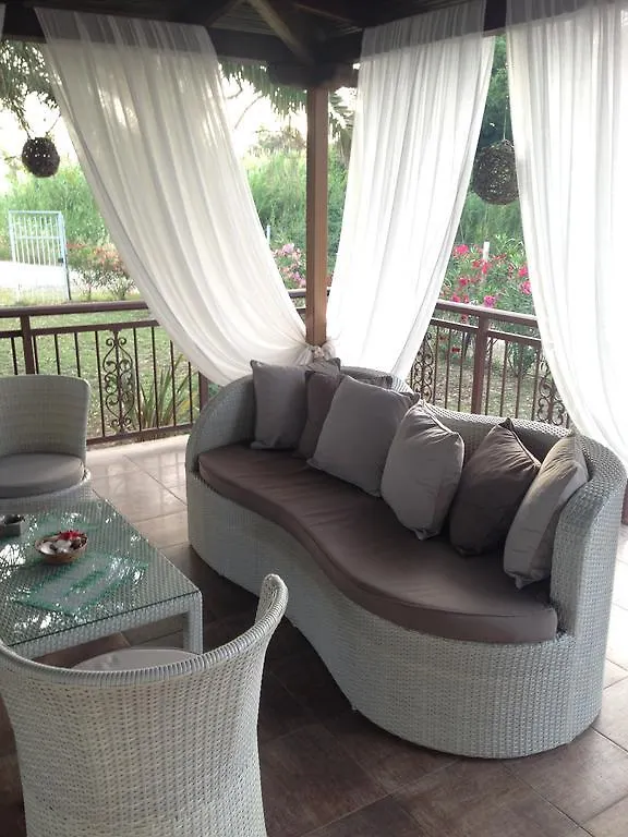 נאוס מרמרס Villa Niki בית נופש