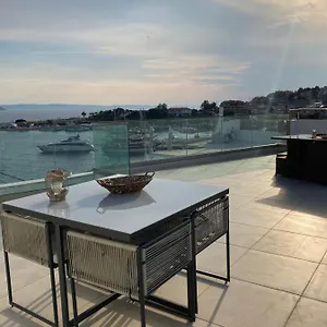 Ξενοδοχείο με διαμερίσματα Wide Blue Luxury Boutique, Νέος Μαρμαράς